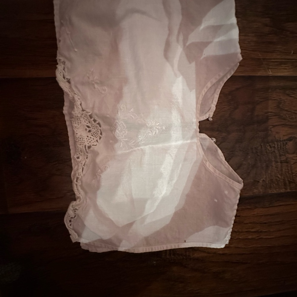 Source Unknown White Lace vintage Collar